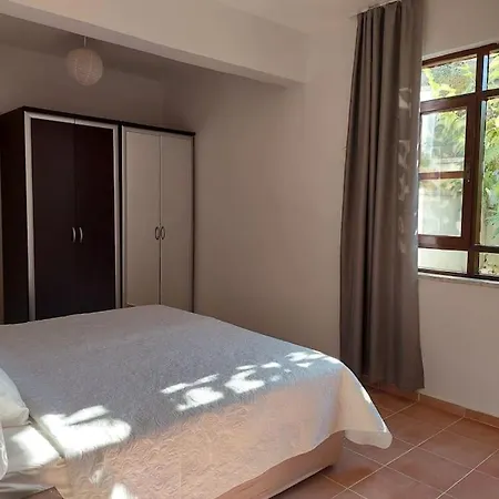 On The Historic Castle Hill Daire *