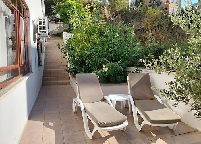 On The Historic Castle Hill Daire *